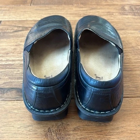 Alegria Debra Black Embossed Rose Slip On Comfort Clogs Nursing Shoes Size 41 - Picture 7 of 12